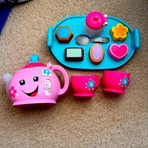 Fisher-Price Laugh and Learn Sweet Manners Tea Set